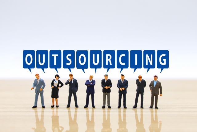 【2025年版】外注化とは？仕入れを任せて利益を最大化する完全攻略ガイド